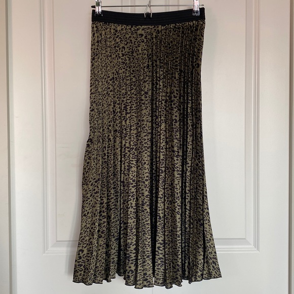 Zara pleated skirt - Picture 1 of 4